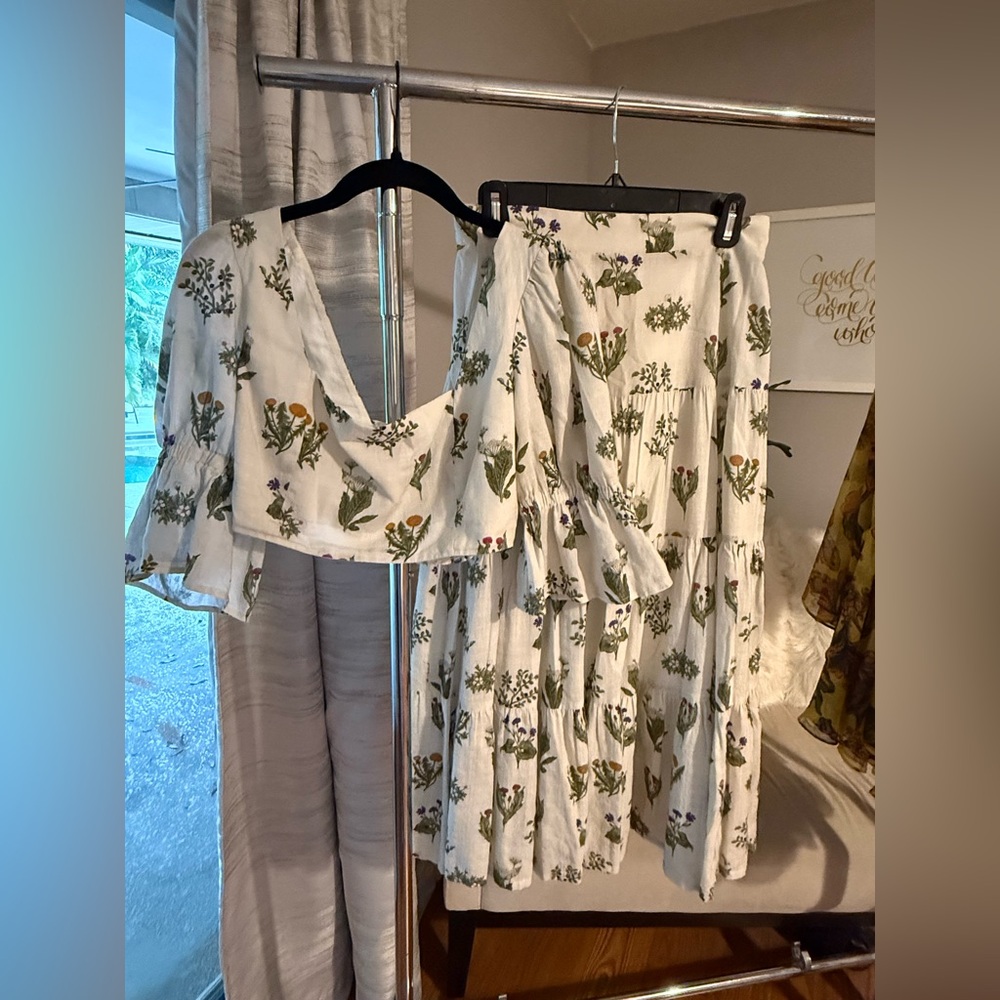 Willard Road Claire Top and Skirt Set in Botanical Garden Pattern, Size Medium - Picture 3 of 8
